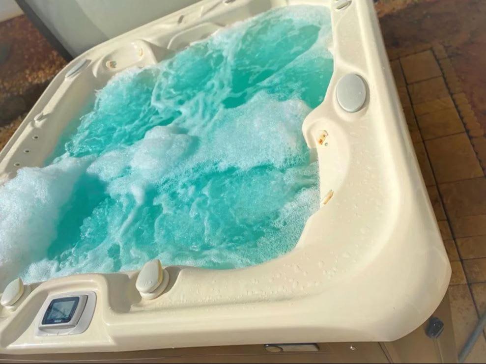 Vila Stylish 4B 3B -King Bed- Jacuzzi Charlotte Exteriér fotografie